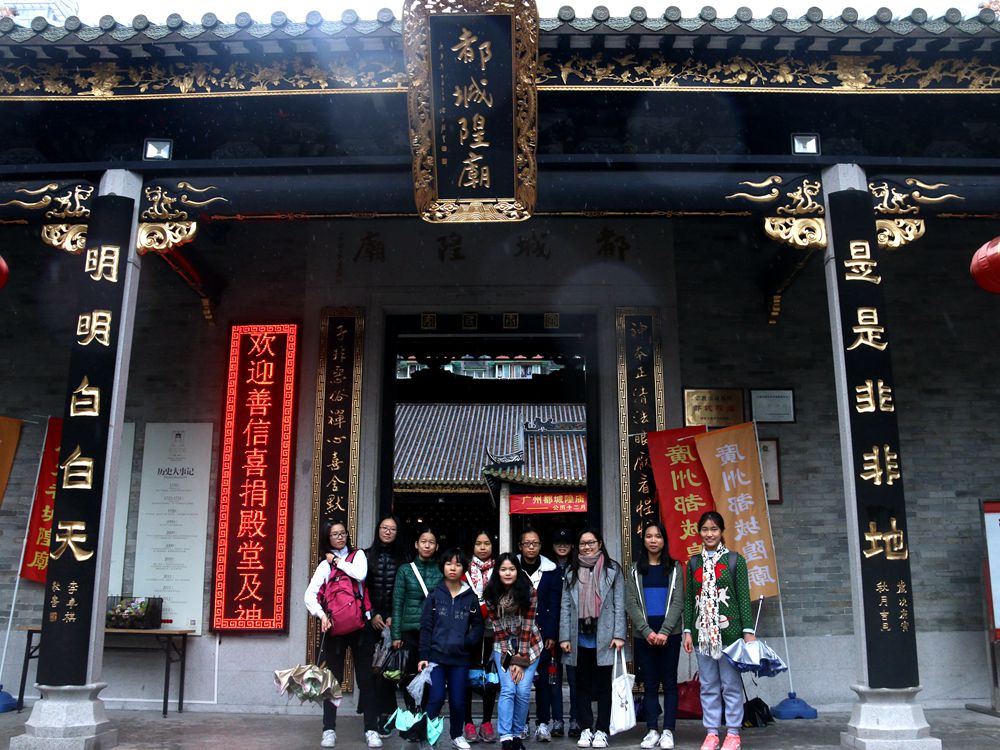 城隍庙前志愿者合影