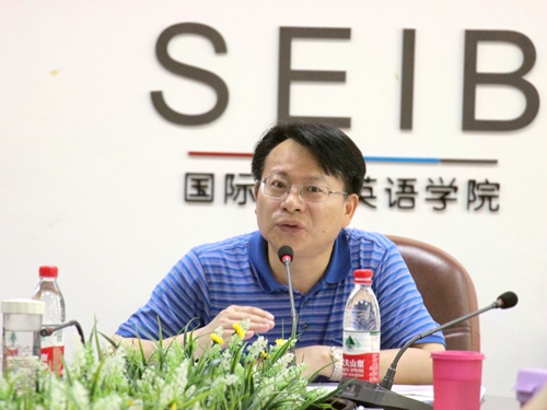 万庭长发表讲话